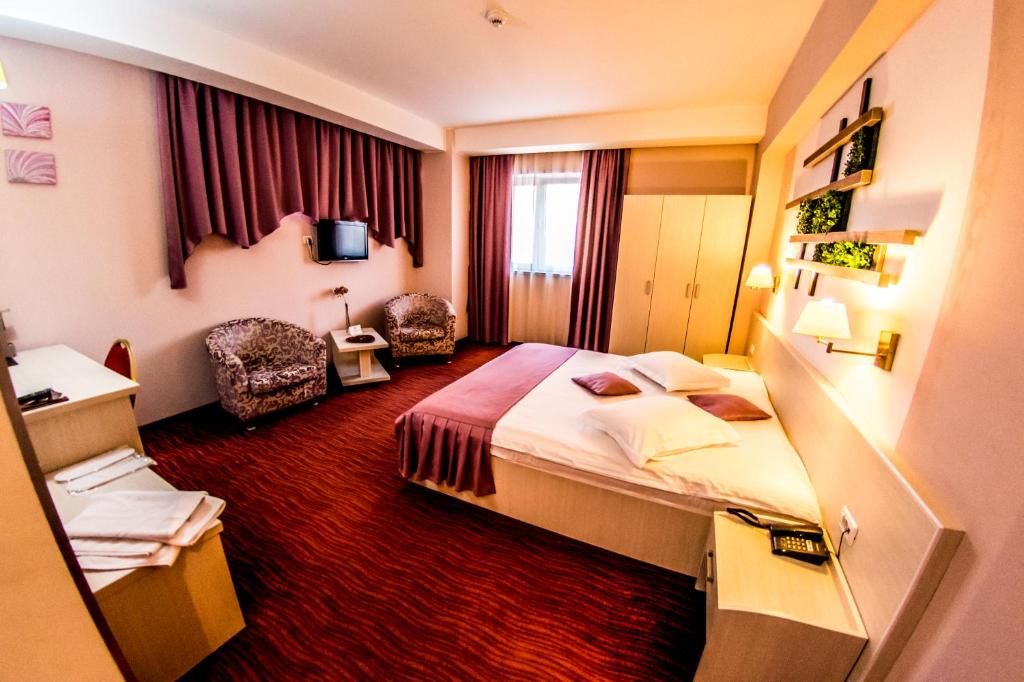 Отель Hotel Nevis Wellness & SPA Орадя